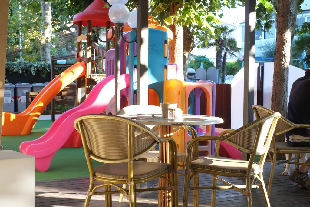 Hotel Fra I Pini ريميني المظهر الخارجي الصورة